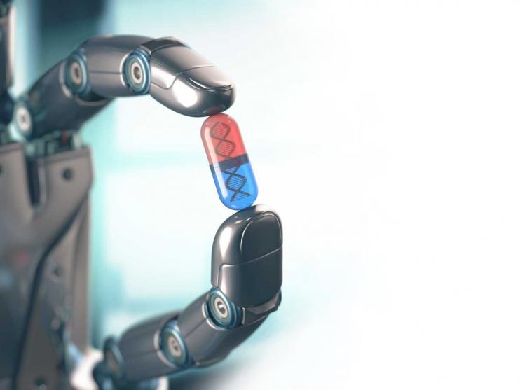 Roboterhand mit Medikament