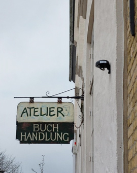 Kamera zur Besuchermessung an einer historischen Hausfassade