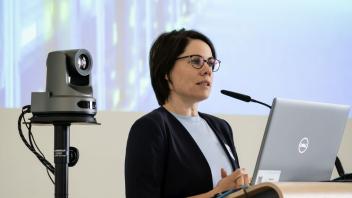 KI für Wissenschaft und Wirtschaft: Erste Konferenz der KI-Servicezentren