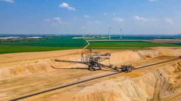 Schaufelradbagger im Braunkohleabbaugebiet