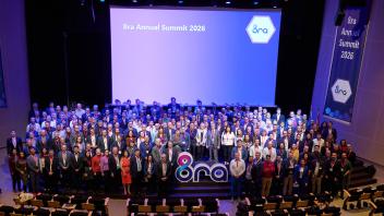 Teilnehmende des 8ra Annual Summit 2026