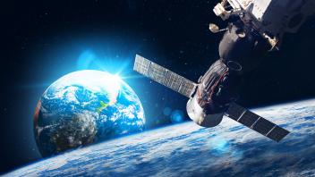 Satellit im Weltraum 