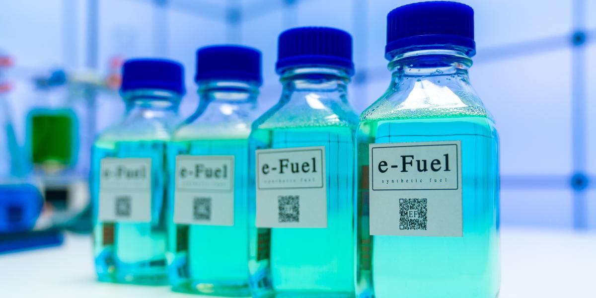 E-Fuels in Flaschen im Labor