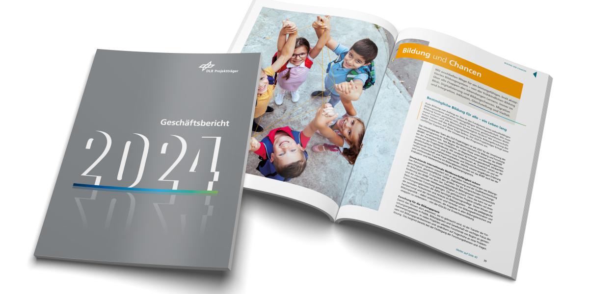 Cover und Doppelseite des Geschäftsberichts