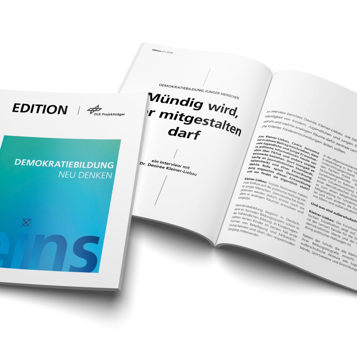 Aufgeschlagene Ausgabe eins der Edition des DLR PT zum Thema Demokratiebildung neu denken