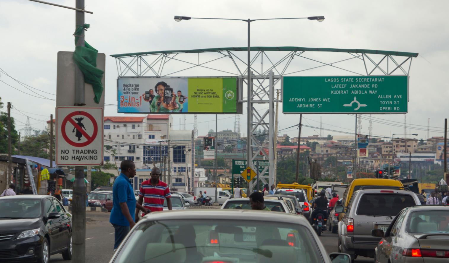 Verkehrsstau und Stadtansicht von Lagos, die größte Stadt in Nigeria und auf dem afrikanischen Kontinent