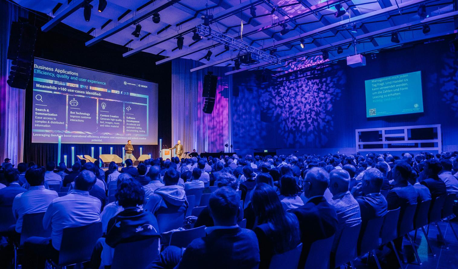 Konferenzsaal mit Teilnehmenden des Gipfeltreffens