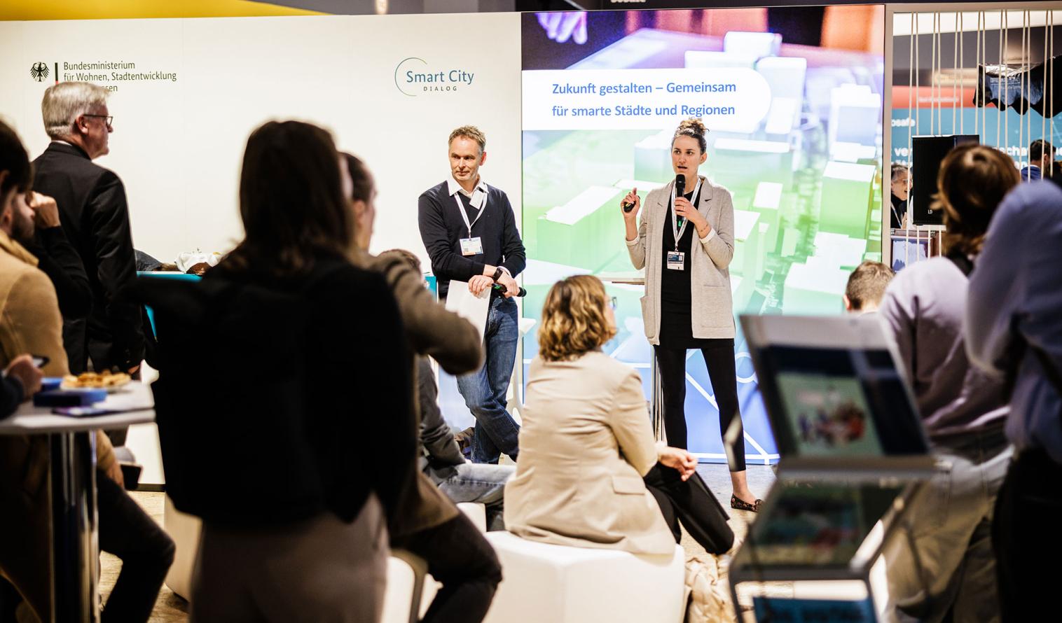 Stand der Modellprojekte Smart Cities auf der Smart Country Convention 