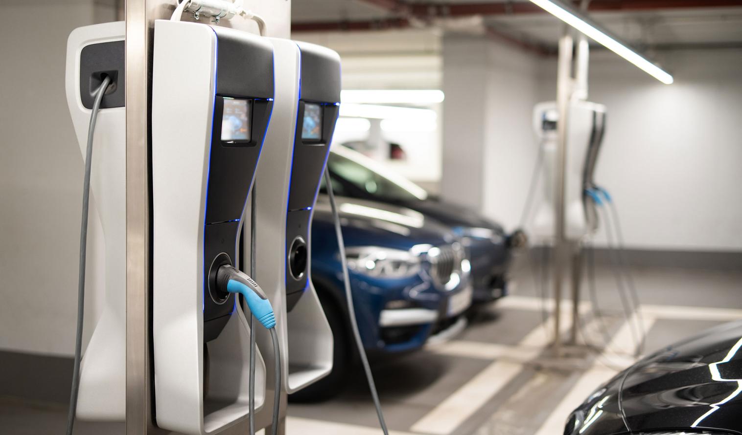 Elektroladestation für Elektroautos in einer Tiefgarage