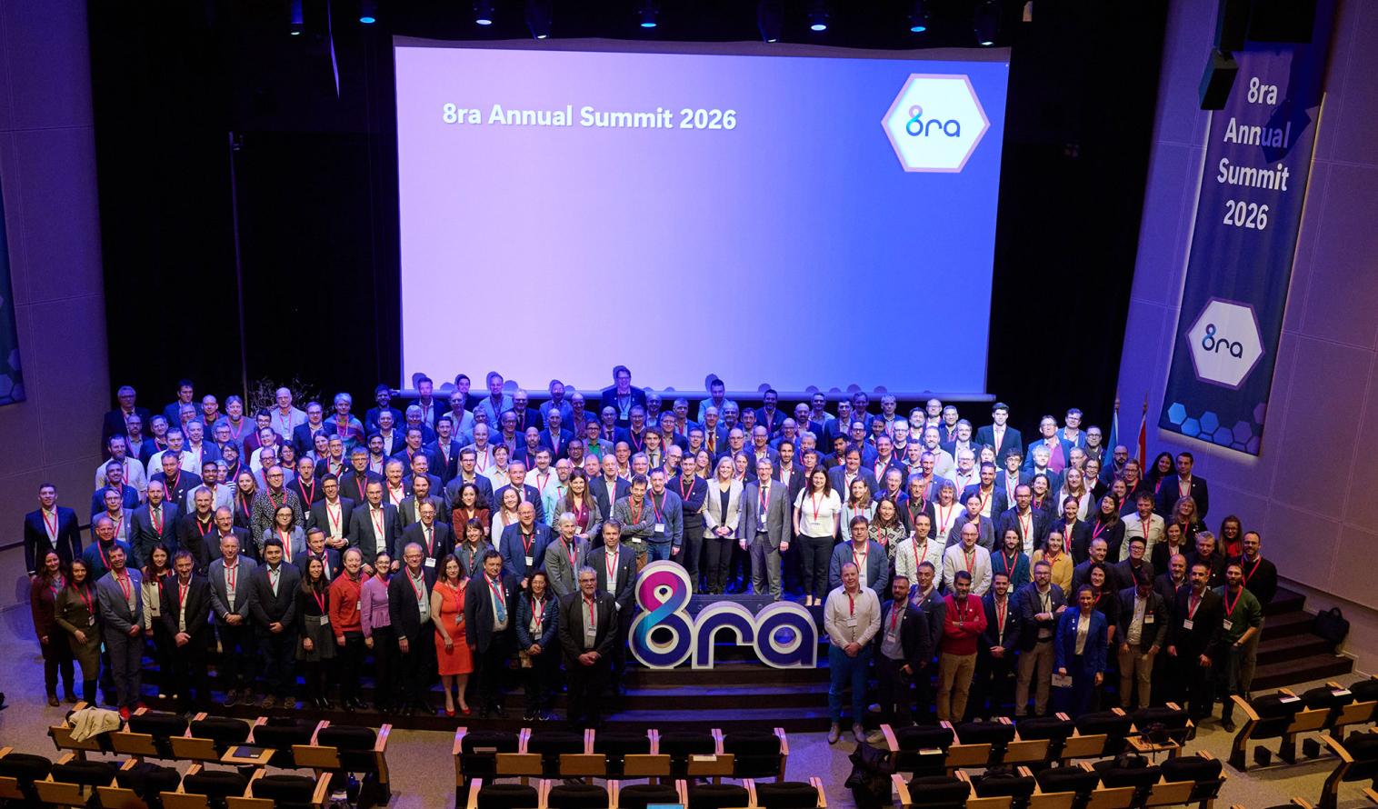 Teilnehmende des 8ra Annual Summit 2026