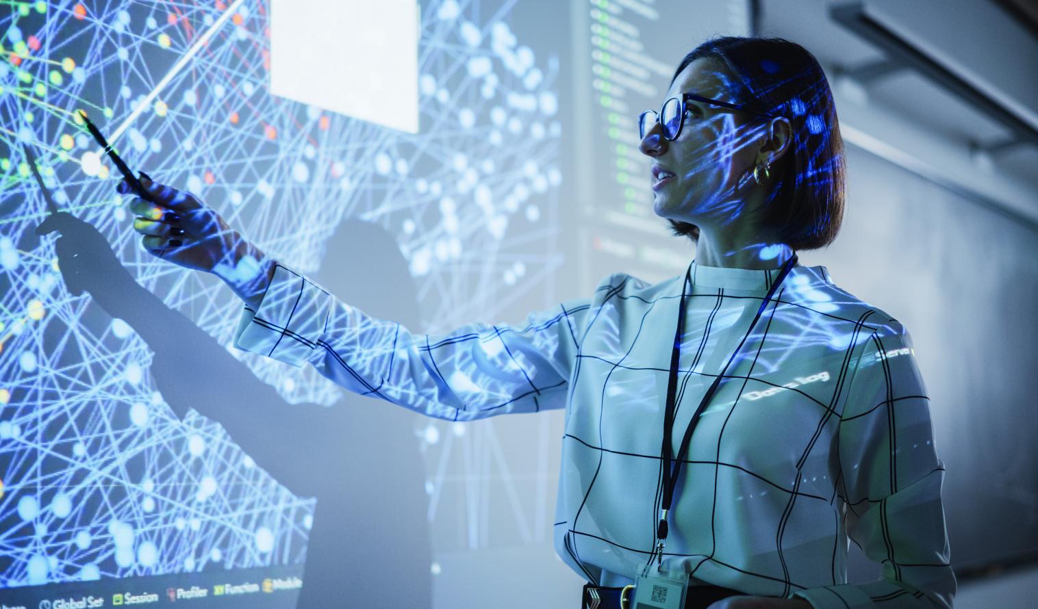 Frau vor einem Screen