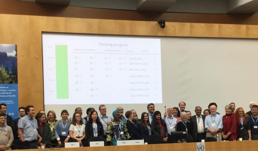 Ein Gruppenfoto der Teilnehmerinnen und Teilnehmer der Veranstaltung.