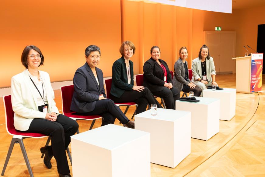 Gefragte Ansprechpartnerinnen bei der Konferenz in Berlin: die Kolleginnen der ELSA-Koordinierungsgruppe im Bereich Gesundheit  