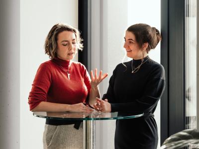 France-Audrey Magro und Juliane Lukas vom DLR Projektträger sprechen über Nachwuchsförderung in der KI