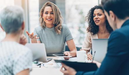 Frauen im Meeting