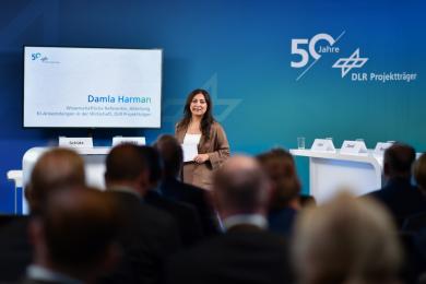 Damla Harman hält die Key-Note bei der Feier 50 Jahre DLR Projektträger