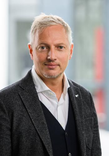 Portrait Dr. Cedric Janowicz